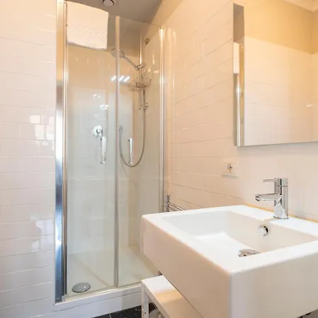Anna - 4 Camere, Bagni Privati E Giardino Villa *